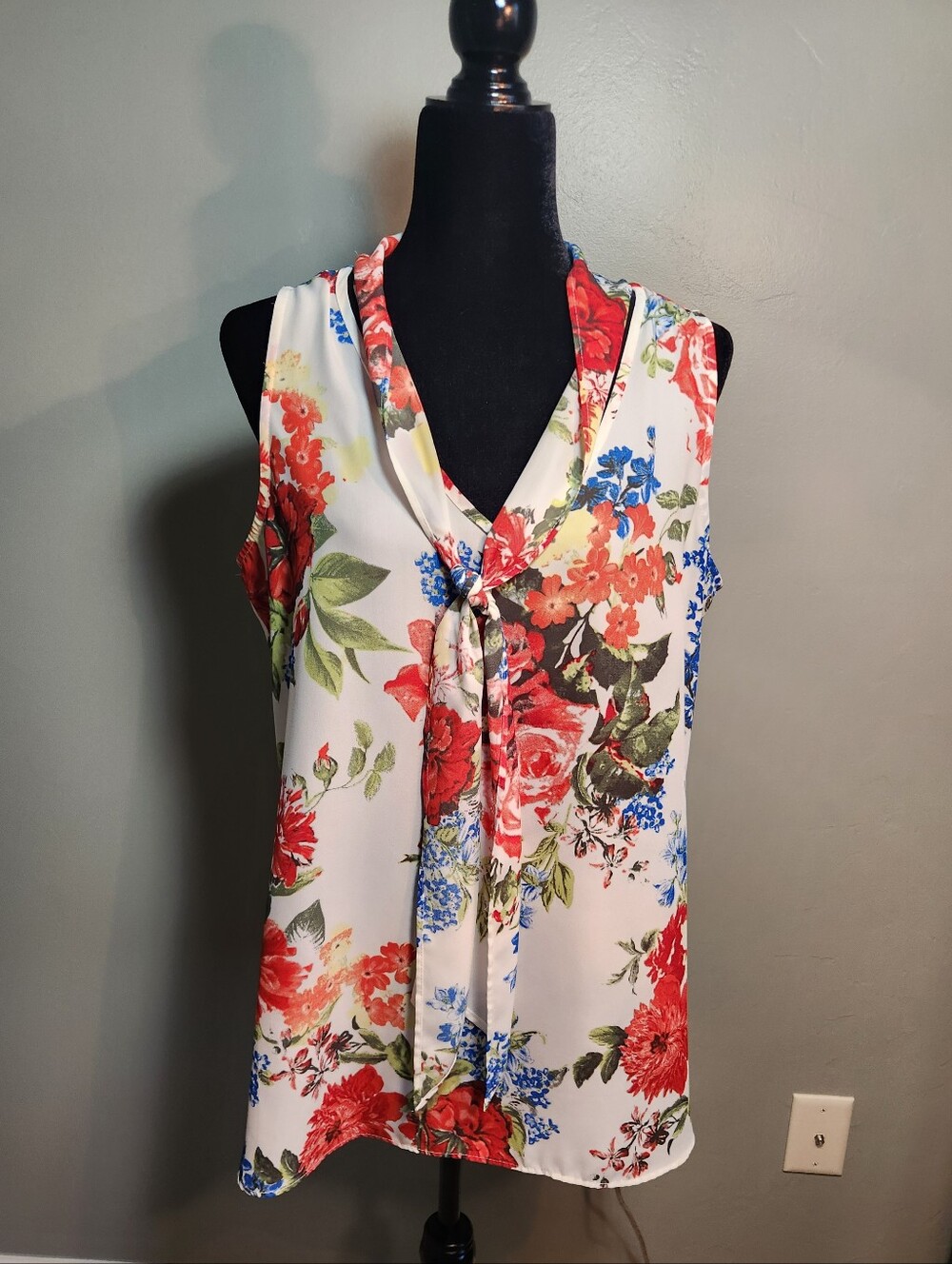 Chenault Floral Tie-Neck Sleeveless Cami — White with Red & Blue Flowers